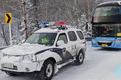 黑龙江雪乡温暖护航游客出行 警民携手保平安